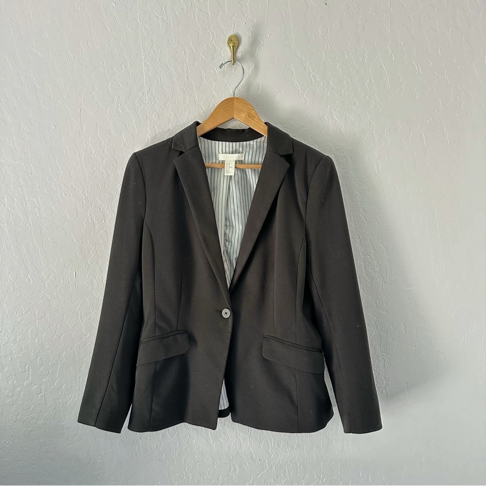 H&M Black Blazer with Notched Lapels and Structured Shoulders